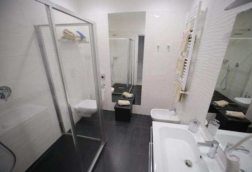 اتاق لوکس با چشمانداز دریا, Luxury B&b Charlemagne