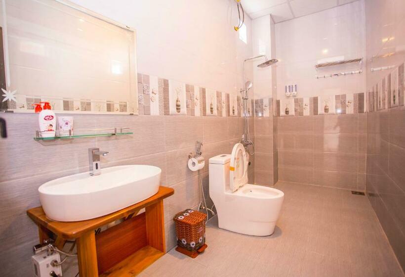 اتاق استاندارد با چشم‌انداز استخر, Hugo Homestay