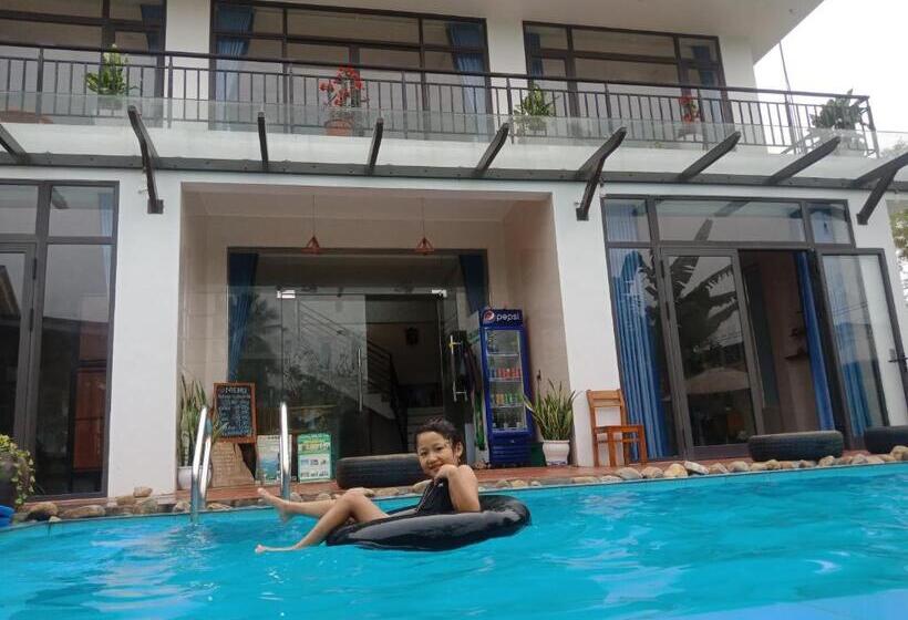 اتاق استاندارد با چشم‌انداز استخر, Hugo Homestay