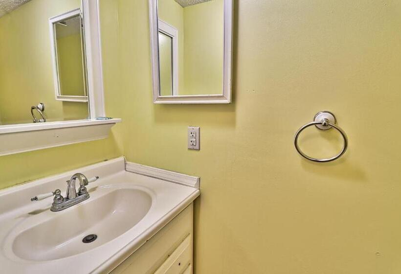 1 Bedroom Penthouse Apartment, Suites At The Beach