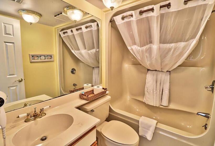 1 Bedroom Penthouse Apartment, Suites At The Beach
