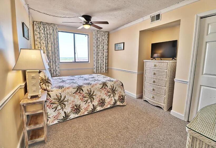 1 Bedroom Penthouse Apartment, Suites At The Beach