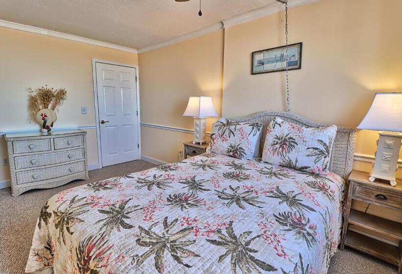 1 Bedroom Penthouse Apartment, Suites At The Beach