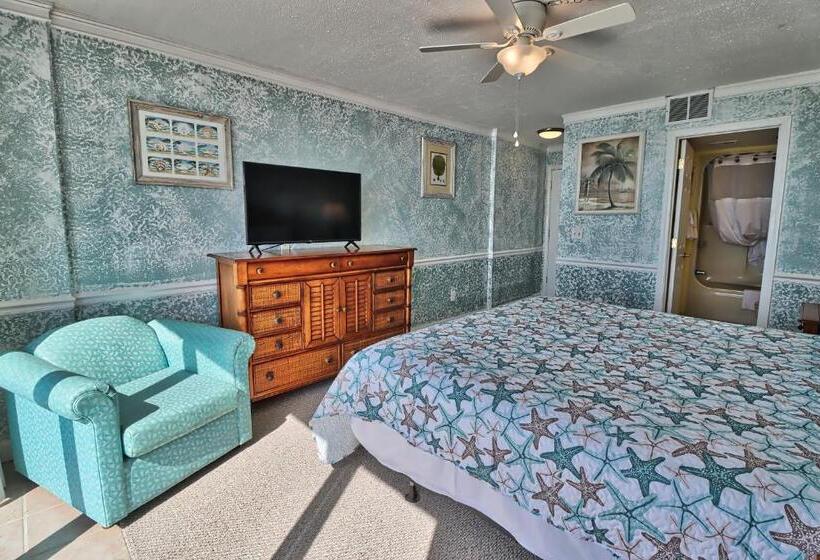 1 Bedroom Penthouse Apartment, Suites At The Beach