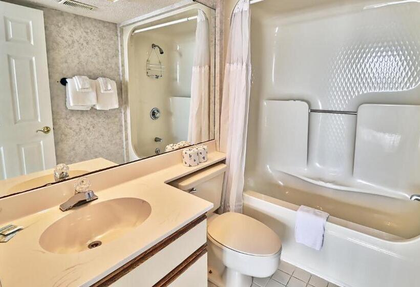 1 Bedroom Penthouse Apartment, Suites At The Beach