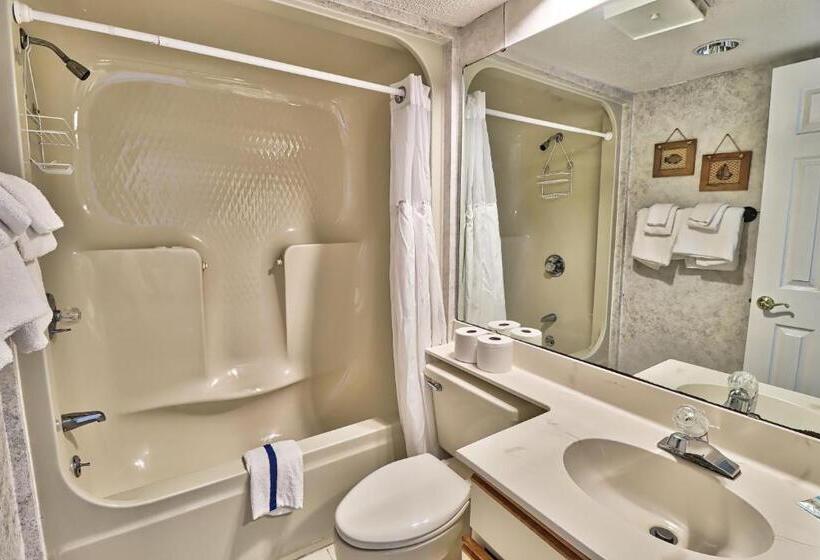 1 Bedroom Penthouse Apartment, Suites At The Beach