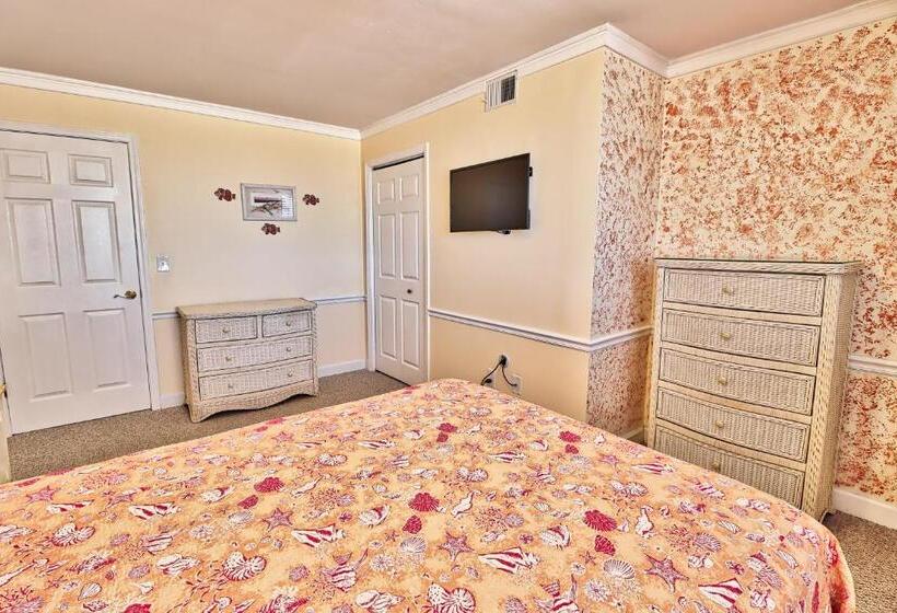1 Bedroom Penthouse Apartment, Suites At The Beach