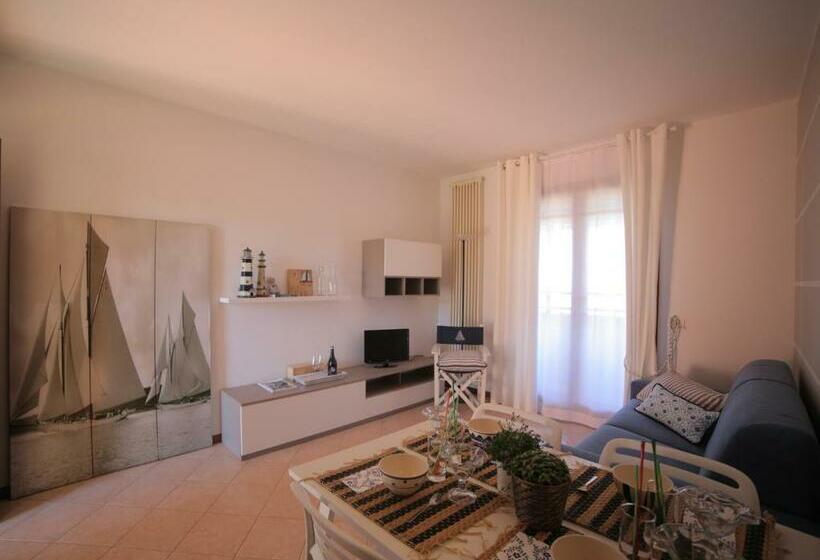 Family flat with lake view, Bellasirmione Holiday Apartments