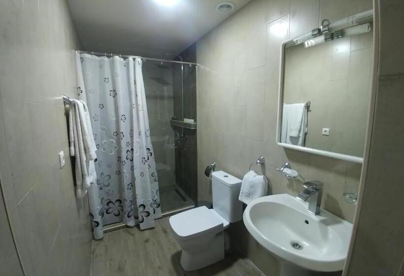 اتاق خانوادگی, Cross Apartments And Tours