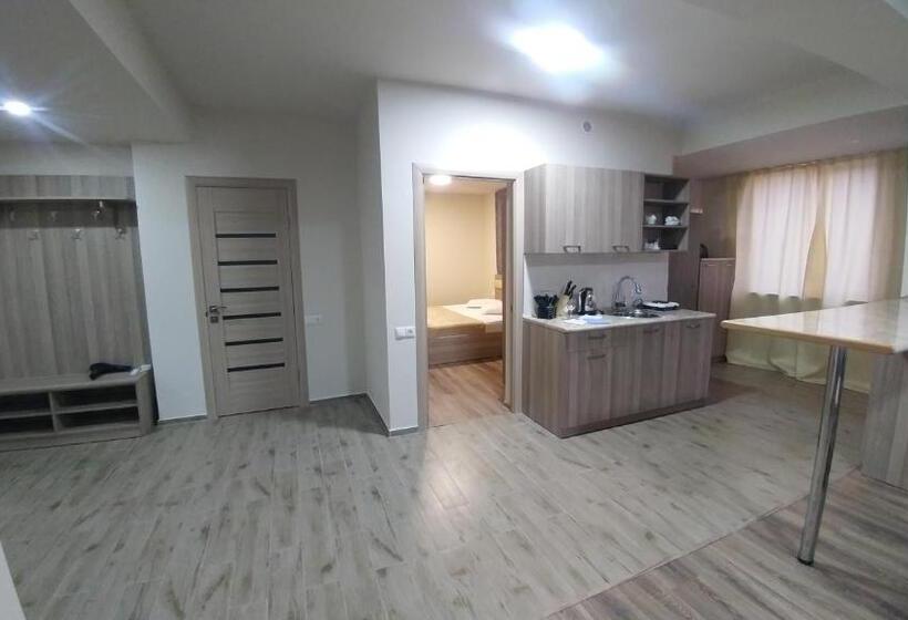 اتاق خانوادگی, Cross Apartments And Tours