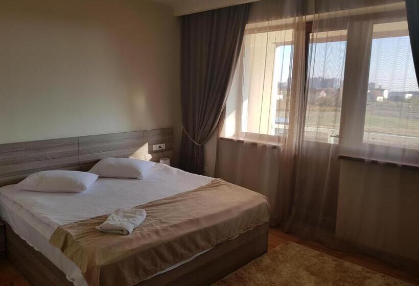 آپارتمان 3 خوابه, Cross Apartments And Tours