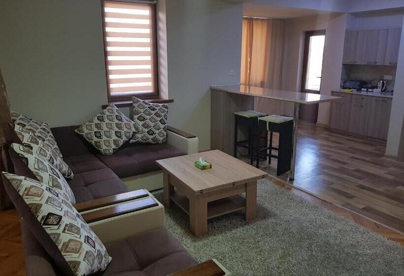 آپارتمان 3 خوابه, Cross Apartments And Tours