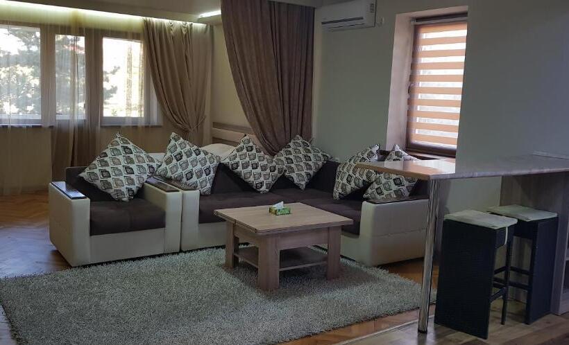 آپارتمان 3 خوابه, Cross Apartments And Tours