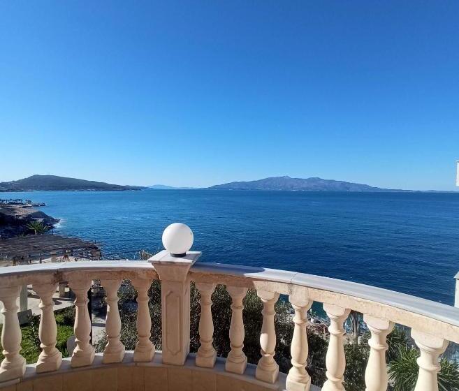 Triple Room Sea View, Apartments Romario