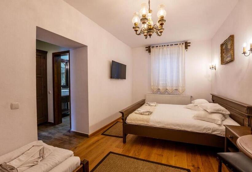 غرفة قياسية ثلاثية, Carolina House
