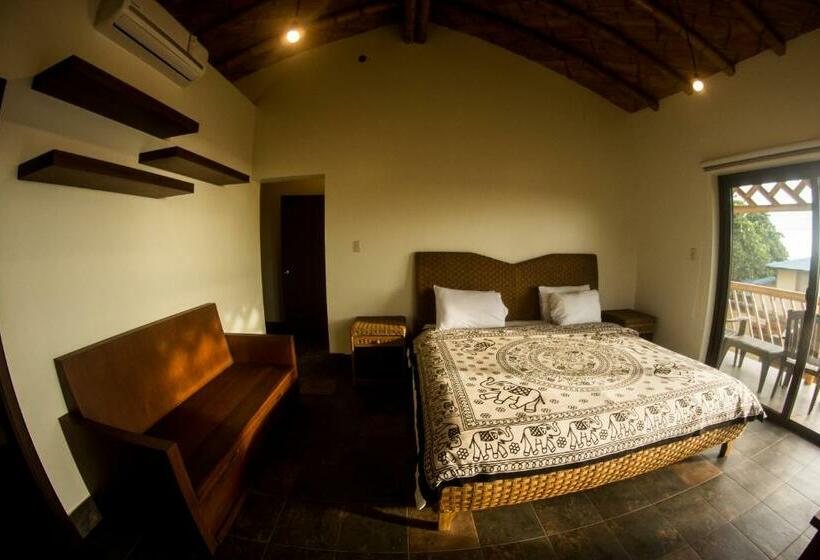 سوییت لوکس, Paradise Project Hostal