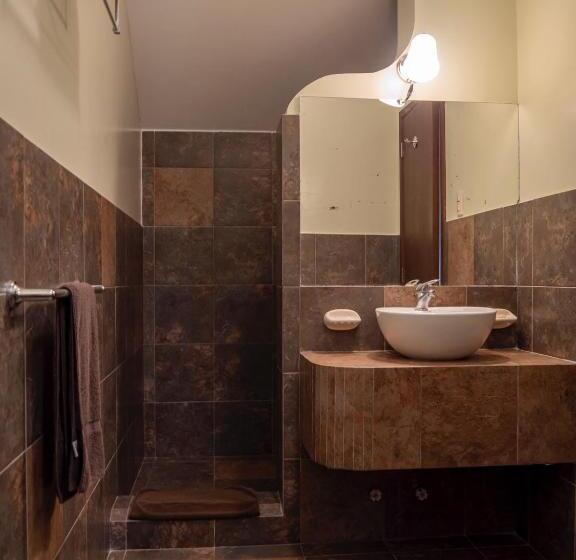 تختخواب در اتاق مشترک, Paradise Project Hostal