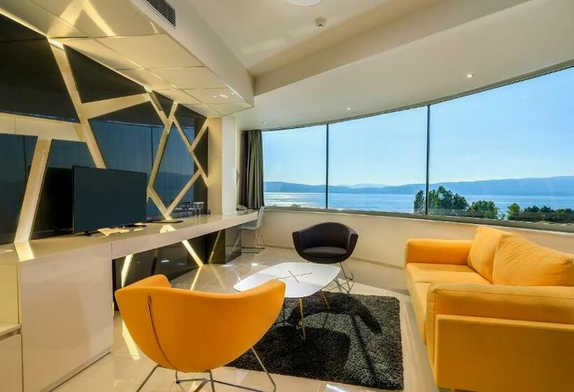 Suite with lake view, Laki Hotel & Spa