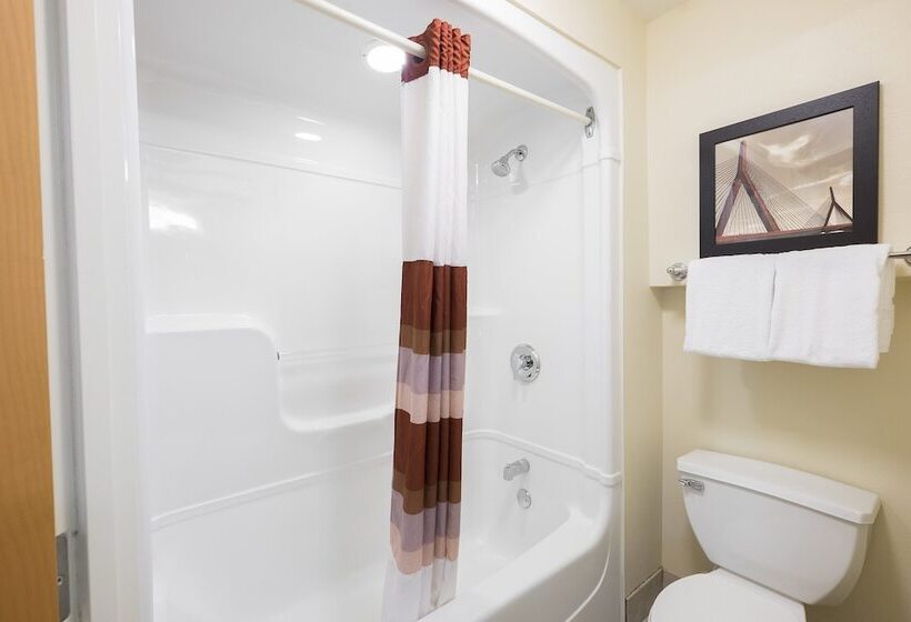 Quarto Premium, Red Roof Inn Plus+ Boston   Logan