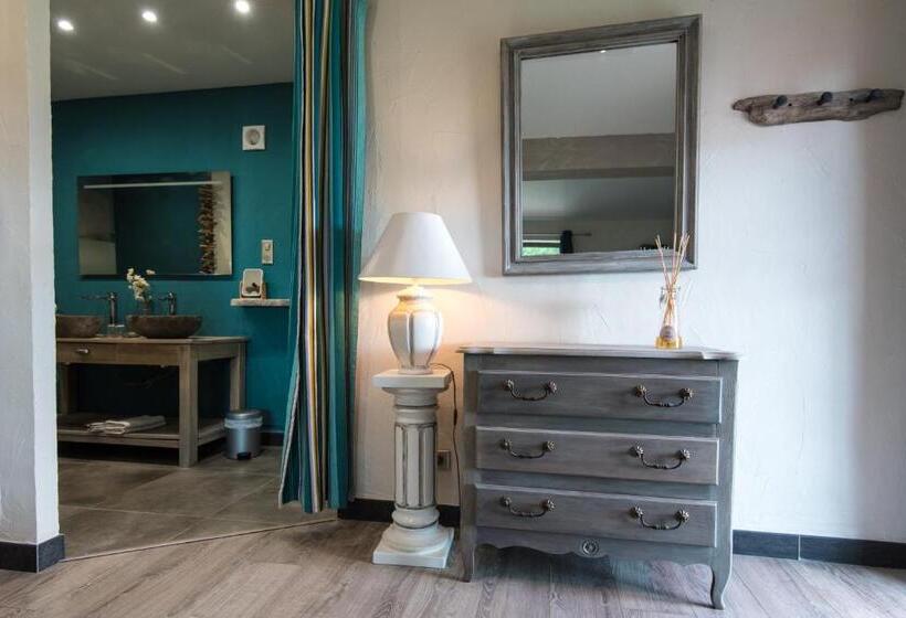 Номер Deluxe Кровать Кинг, Le Mas Des Colombes Chambres D Hôtes B&b & Spa