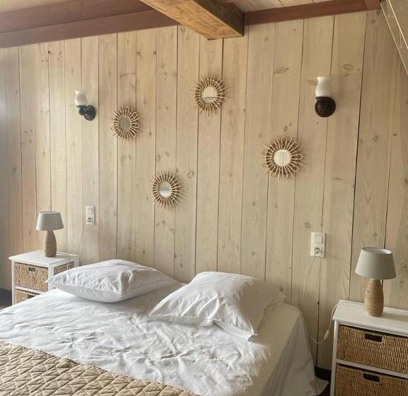 Трехместный Номер Стандарт Вид на Сад, Maison Laratger
