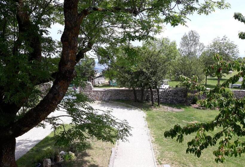 Четырехместный Номер Стандарт, Maison De La Monne