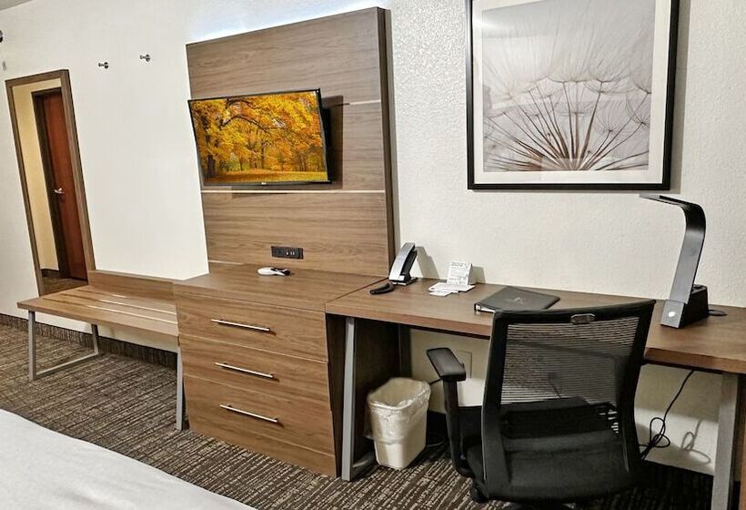 Номер Стандарт, Estherville Hotel & Suites