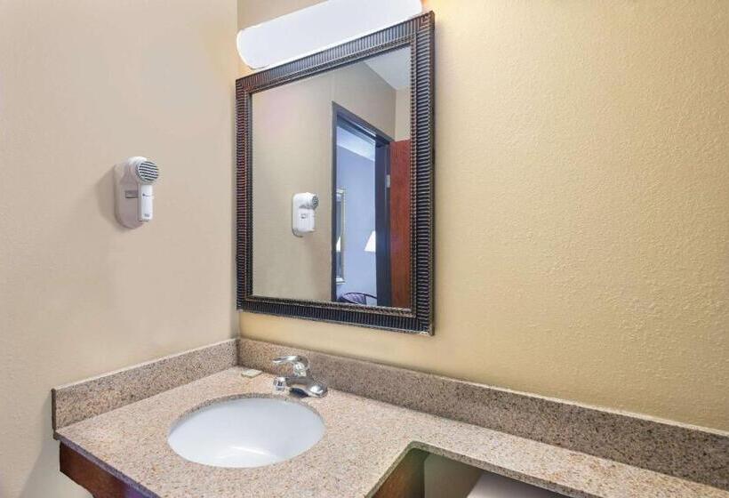 Стандартный Номер Кровать Кинг, Super 8 By Wyndham Tilton/lake Winnipesaukee