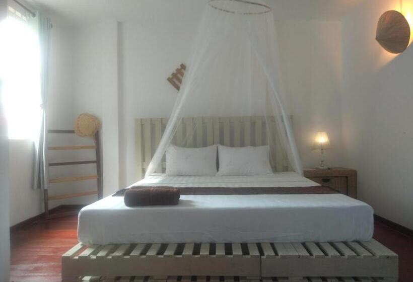 اتاق لوکس, Manoha Villa