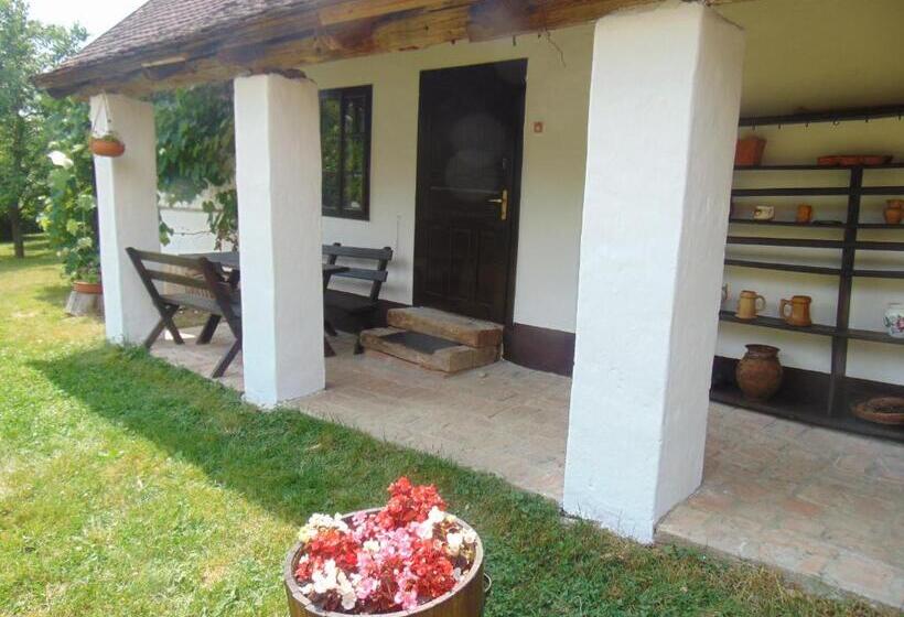 اتاق استاندارد سه نفره, Rigó Vendégház
