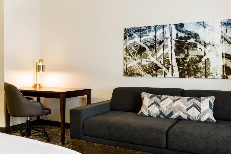 מיטת קינג בסוויטה, Springhill Suites Florence