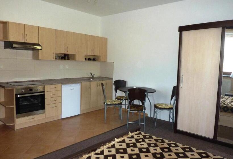 اتاق استاندارد سه نفره, Penzion Lipina
