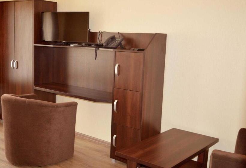 Номер Deluxe, Sting Hotel & Event Palace