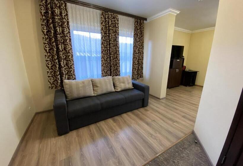 Трехместный Номер Deluxe, Sting Hotel & Event Palace