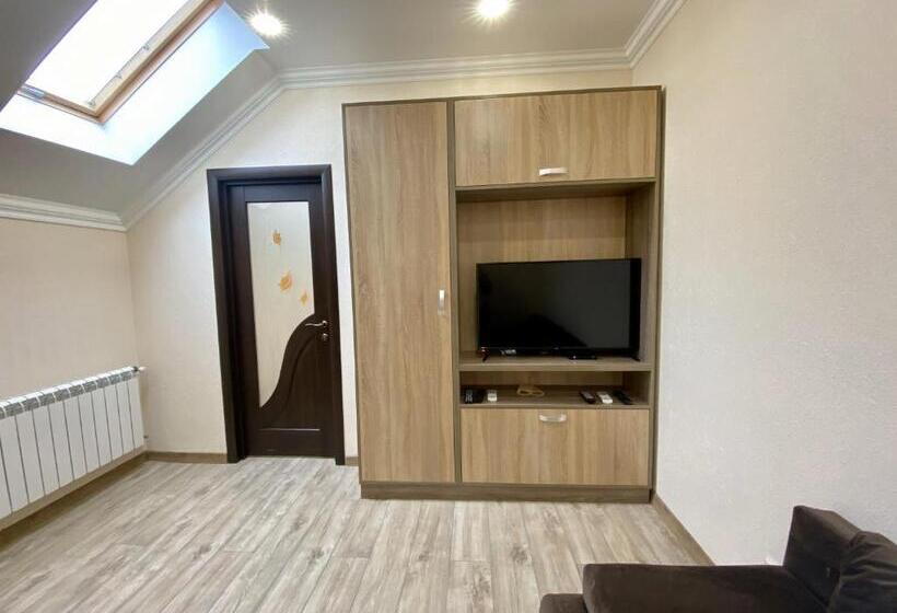 Номер Deluxe, Sting Hotel & Event Palace