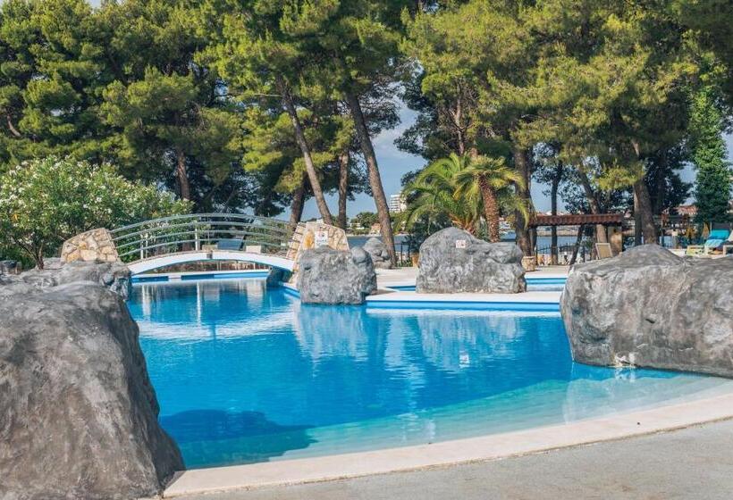 آپارتمان 1 خوابه با بالکن و چشم‌انداز دریا, Matilde Beach Resort