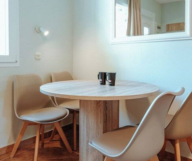 آپارتمان 1 خوابه با بالکن و چشم‌انداز دریا, Matilde Beach Resort