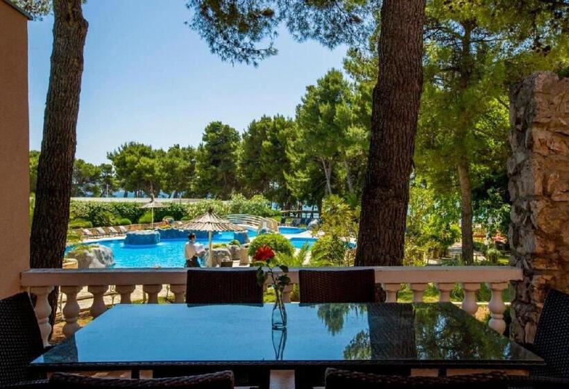 آپارتمان 1 خوابه با بالکن و چشم‌انداز دریا, Matilde Beach Resort