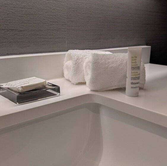 Quarto Club, Kingston Marriott