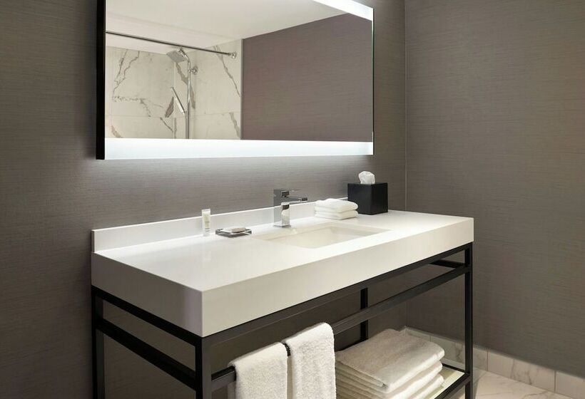 Quarto Club, Kingston Marriott