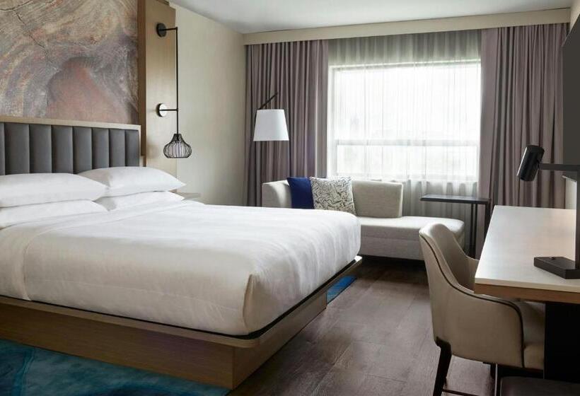 Quarto Estandar Cama King, Kingston Marriott