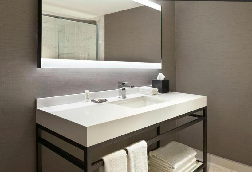 Quarto Estandar Cama King, Kingston Marriott