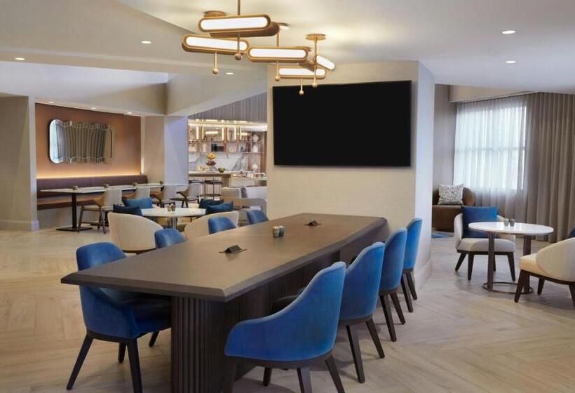 Quarto Clube Cama King, Kingston Marriott