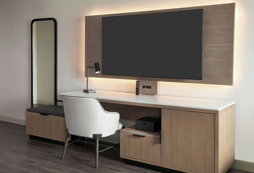 اتاق کلاب, Kingston Marriott