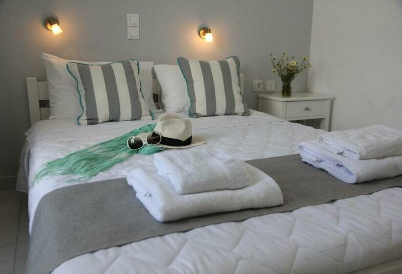 غرفة قياسية مزوَّدة بشُرفة, Grozos Rooms