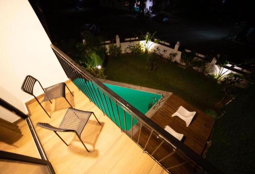 プールビュースタンダードルーム, Half Hotel, Calangute