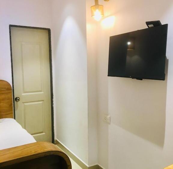 エコノミーシングルルーム, Half Hotel, Calangute