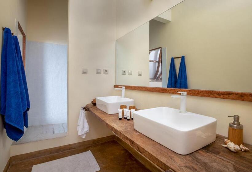 سوئیت با تخت بزرگ, Marafiki Beach Hotel & Spa