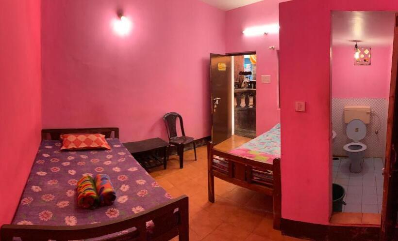 اتاق لوکس, Guru Guest House