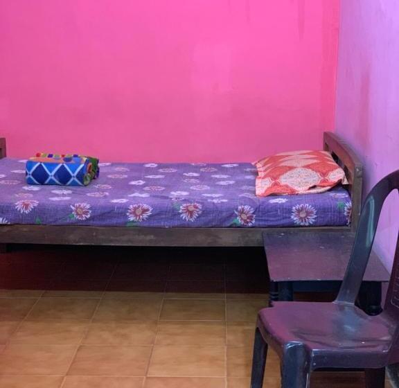 اتاق لوکس, Guru Guest House
